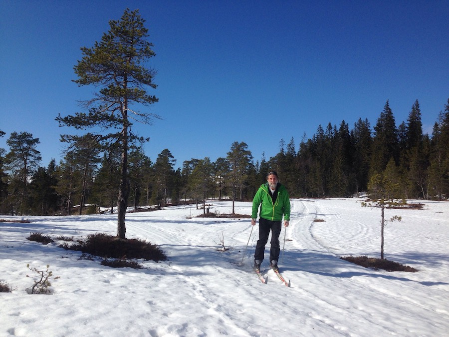 Jon Olav ute og tester skiene uka før påske
